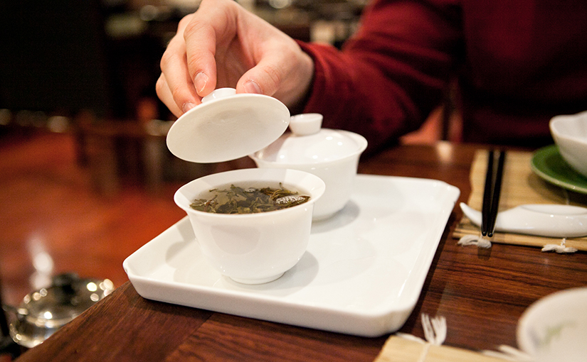 Видео: Заварка улуна в Гонконге.