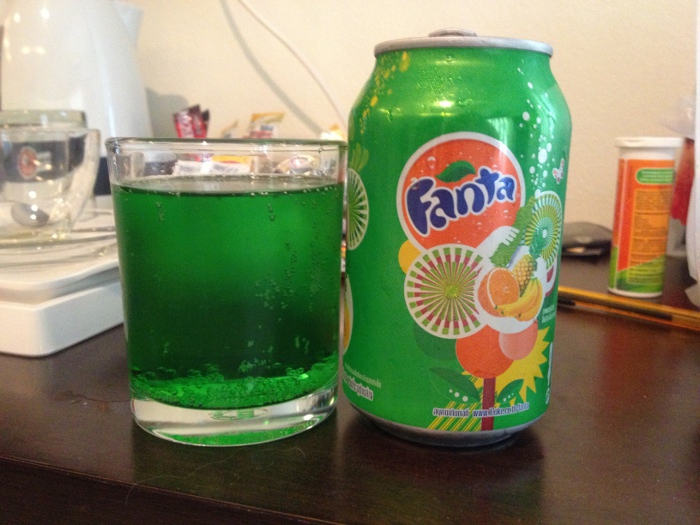 Подборка забавных азиатских продуктов: зеленая Фанта тропические фрукты