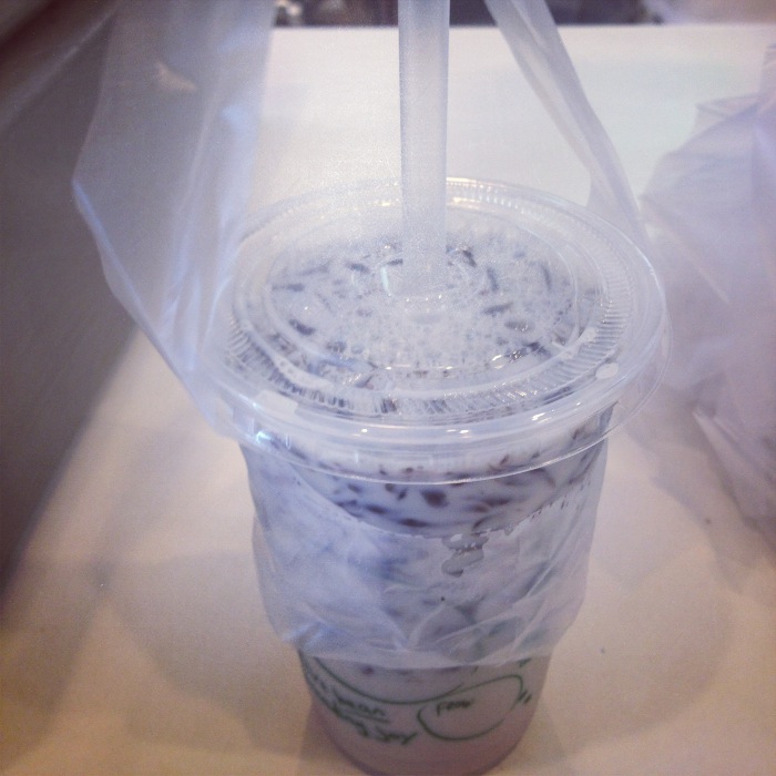 Подборка забавных азиатских продуктов: Соевое молоко с травяным желе, Сингапур