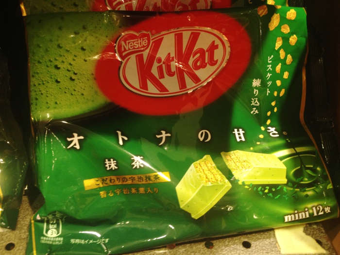 Подборка забавных азиатских продуктов: Кит Кат матча, Сингапур