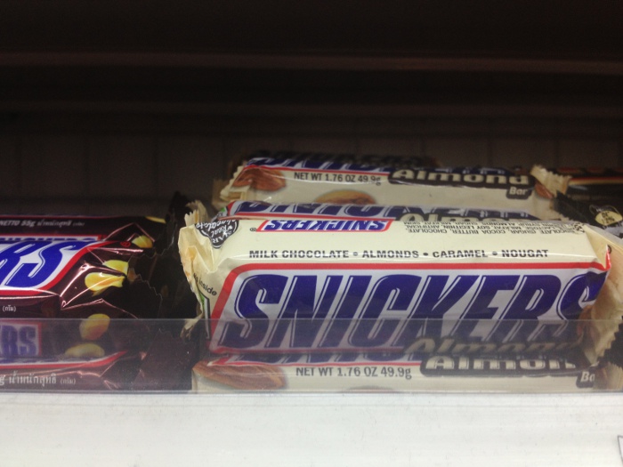 Подборка забавных азиатских продуктов: Сникерс с Миндалем, Сингапур