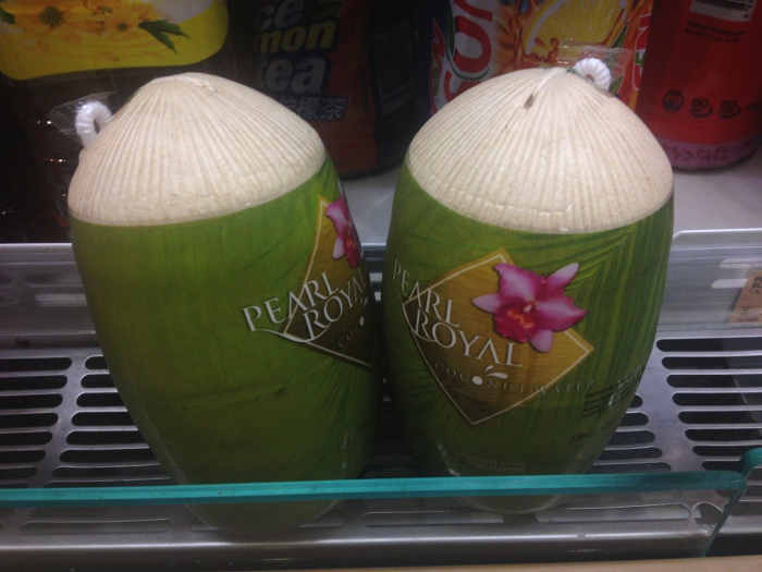 Подборка забавных азиатских продуктов: Сок молодого кокоса, Сингапур