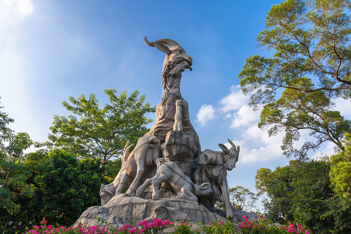 Безвизовый транзит в Гуанчжоу: Символ Гуанчжоу — статуя пяти козлов Безвизовый транзит в Гуанчжоу: Символ Гуанчжоу — статуя пяти козлов