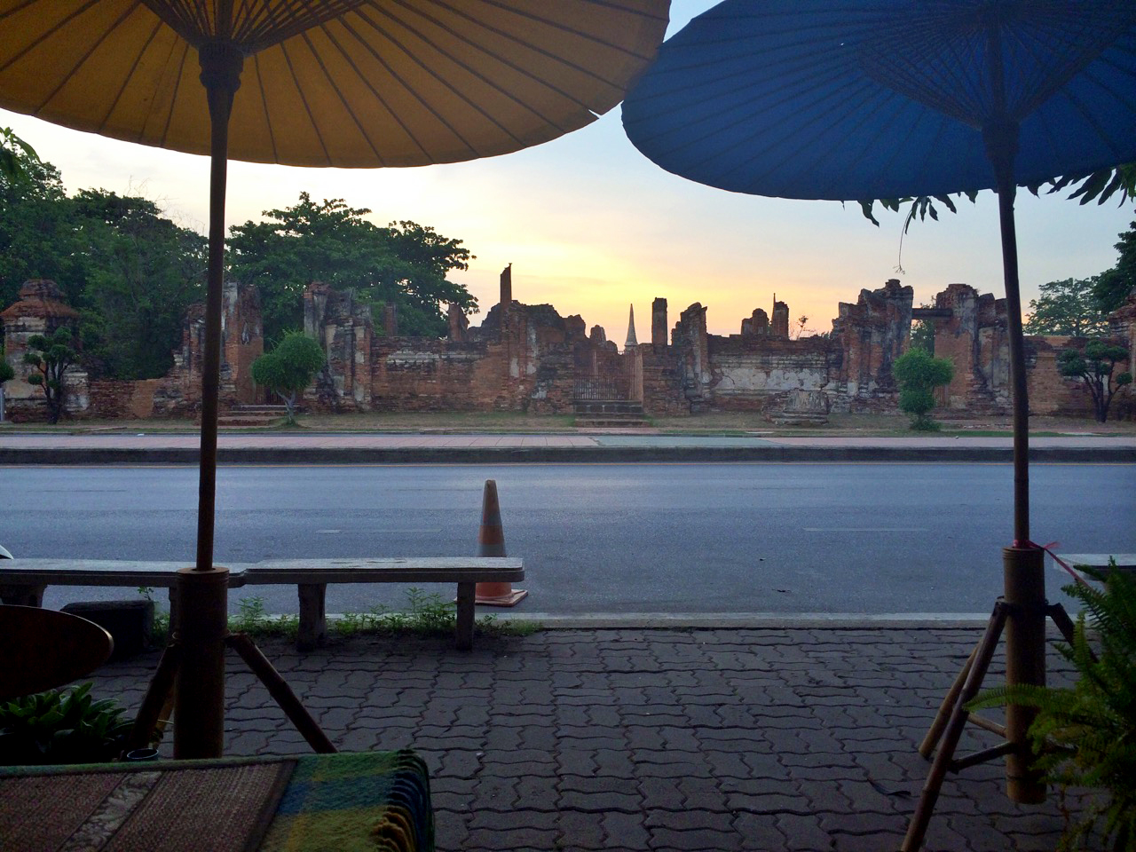 Путешествие по Таиланду, Аюттхая: Закат над руинами Путешествие по Таиланду, Аюттхая: Закат над руинами