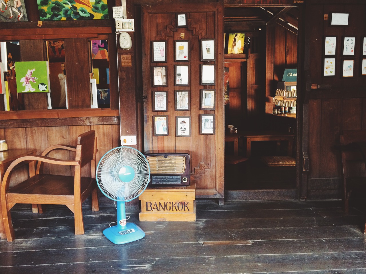 Путешествие по Таиланду, Пай: Кафешка внутри одного из деревянных домов Путешествие по Таиланду, Пай: Кафешка внутри одного из деревянных домов