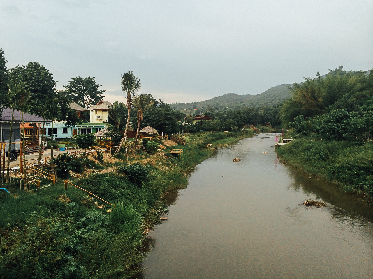 Путешествие по Таиланду, Пай: Домики у реки Путешествие по Таиланду, Пай: Домики у реки