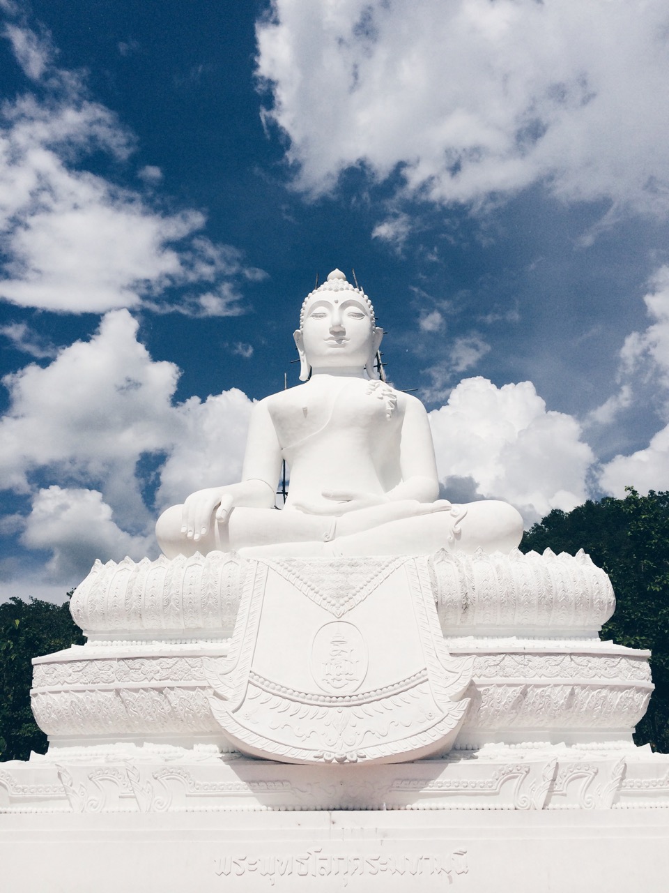 Путешествие по Таиланду, Пай: Сидячий Будда в храме Chedi Phra That Mae Yen Путешествие по Таиланду, Пай: Сидячий Будда в храме Chedi Phra That Mae Yen