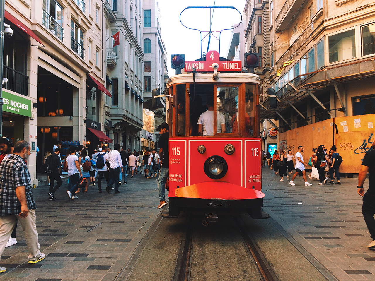 Стоповер в Стамбуле. День 2: улица Истикляль Стоповер в Стамбуле. День 2: улица Истикляль