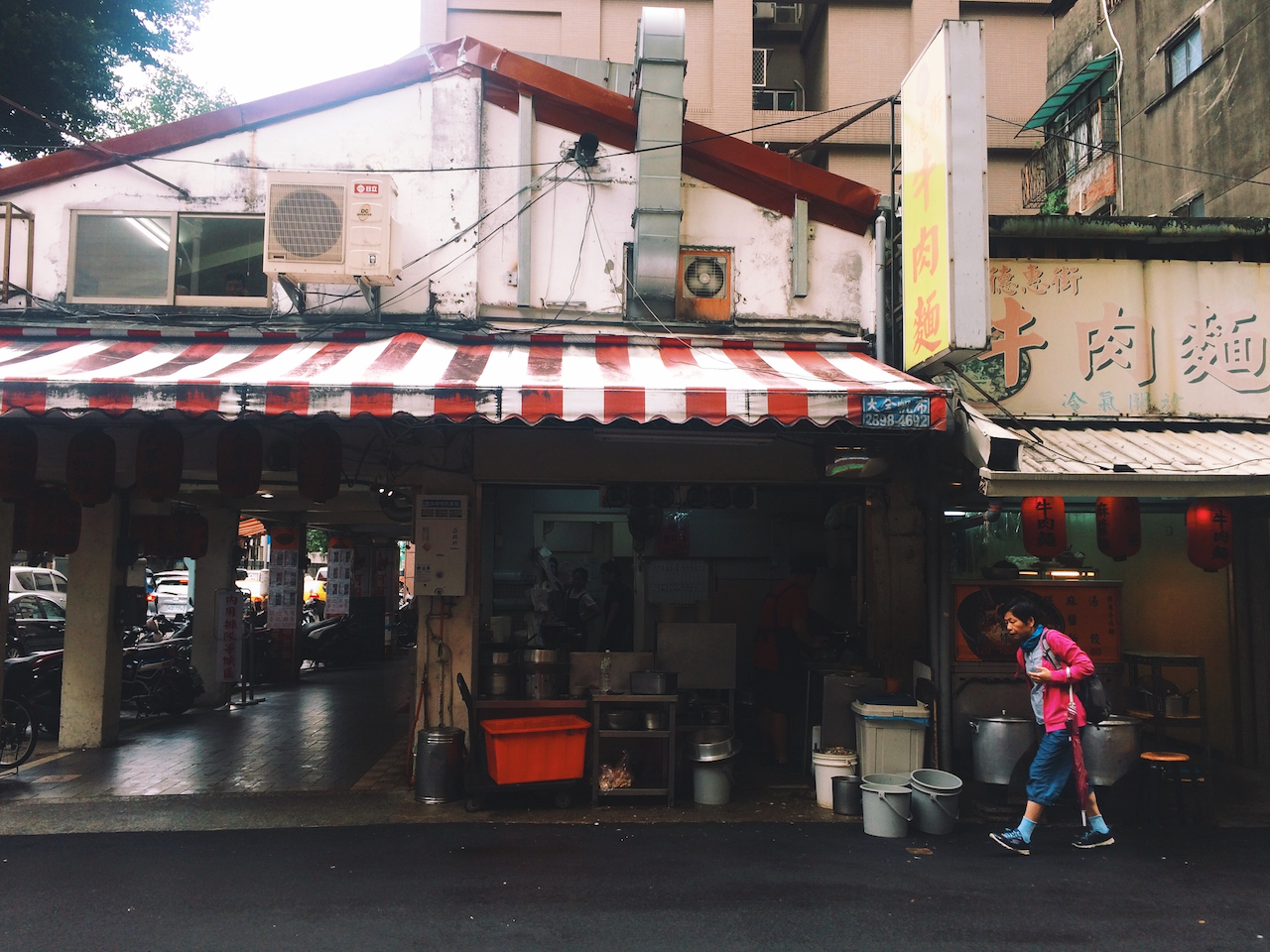 Без уличных забегаловок не обойтись