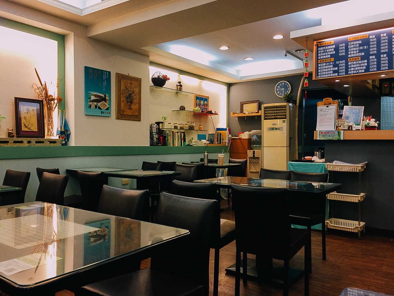 Ужинали в такой вегетарианской кафешке